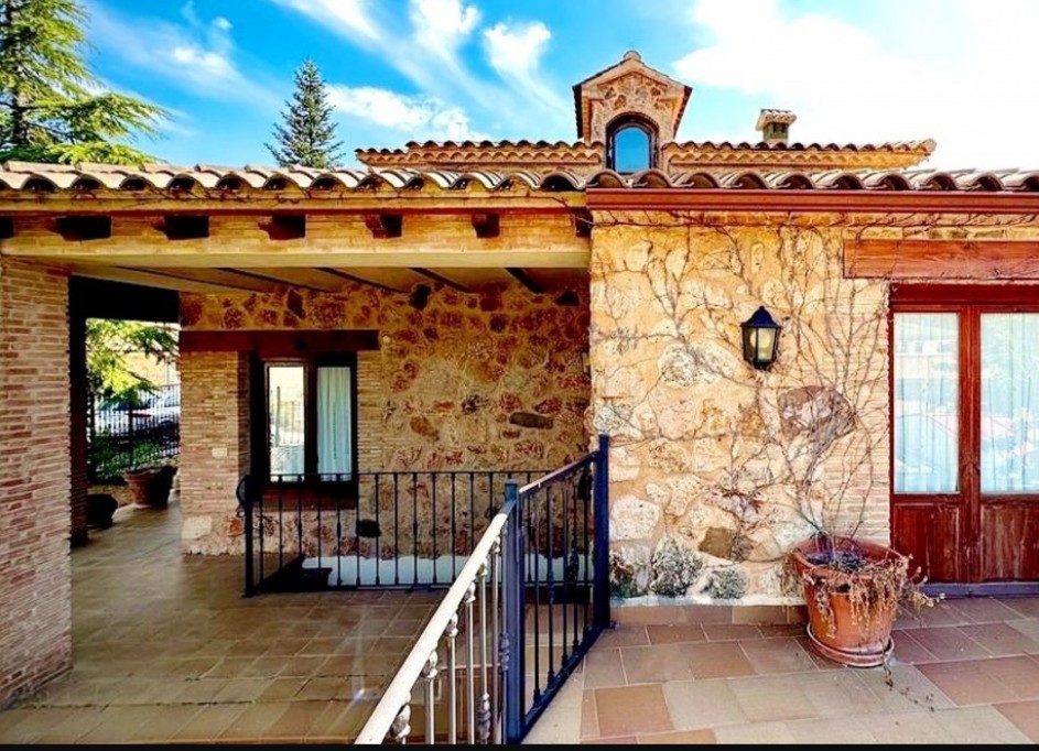 Sale - Detached Villa -
Riopar