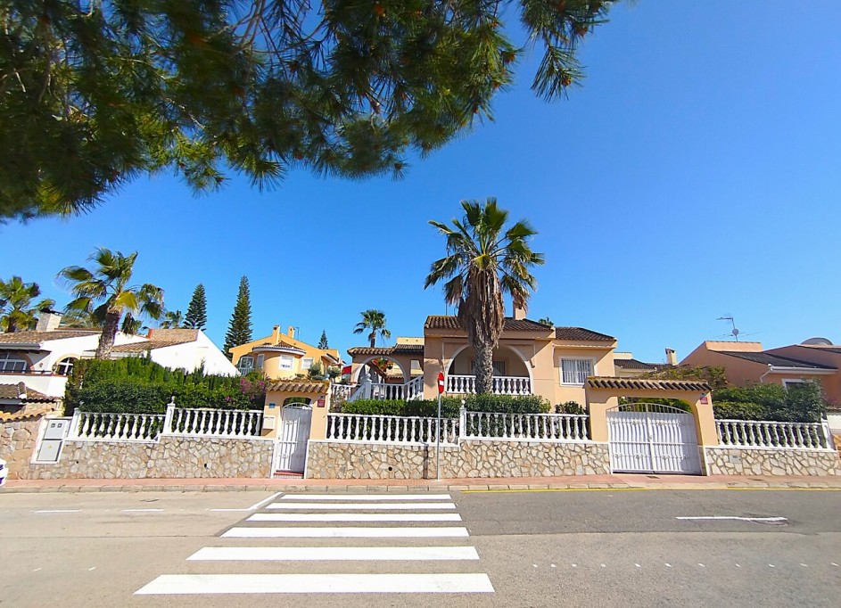 Sale - Detached Villa -
Rojales - La Marquesa Golf - Costa Blanca