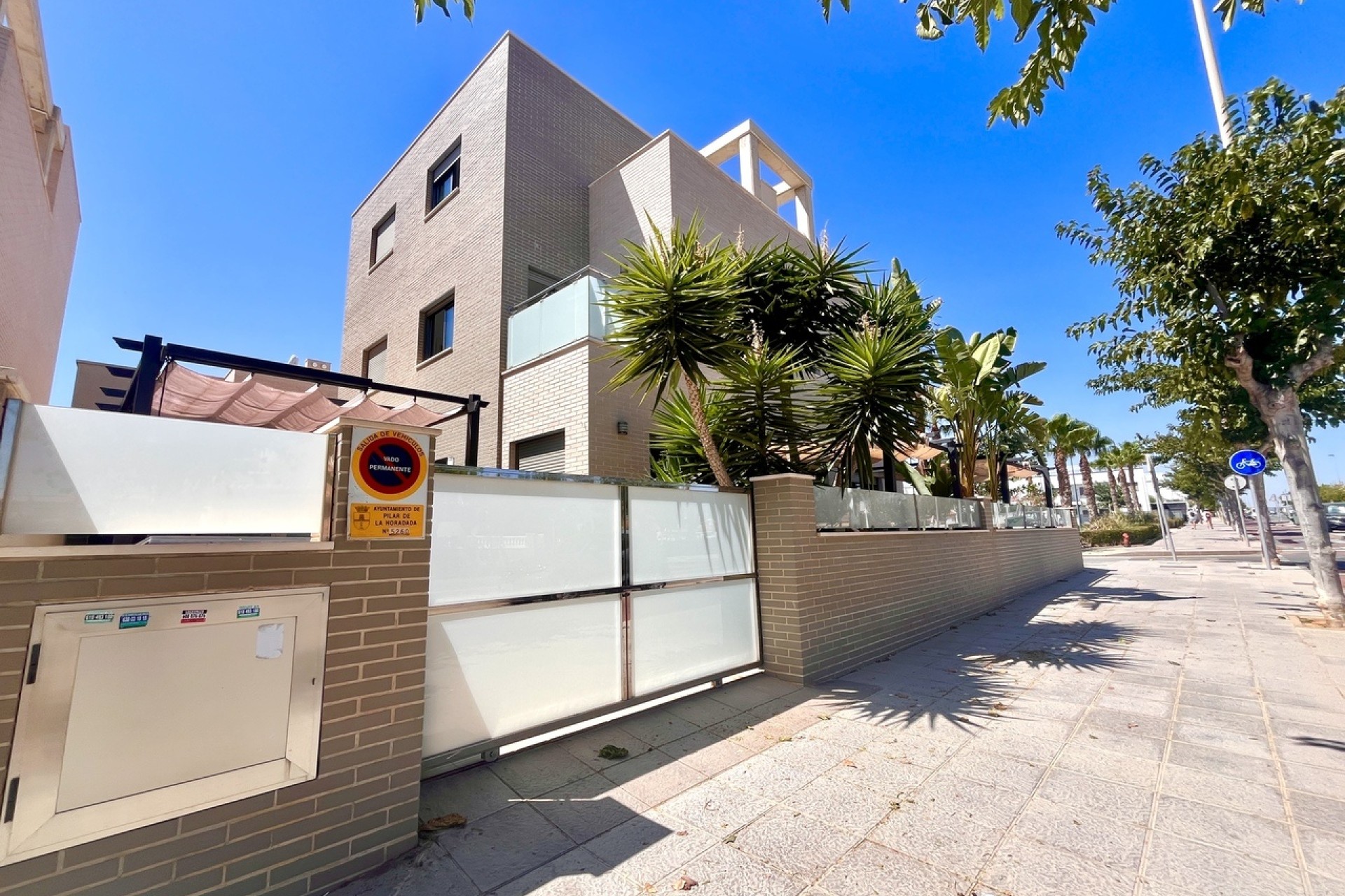 Sale - Detached Villa -
Torre de la Horadada - Costa Blanca