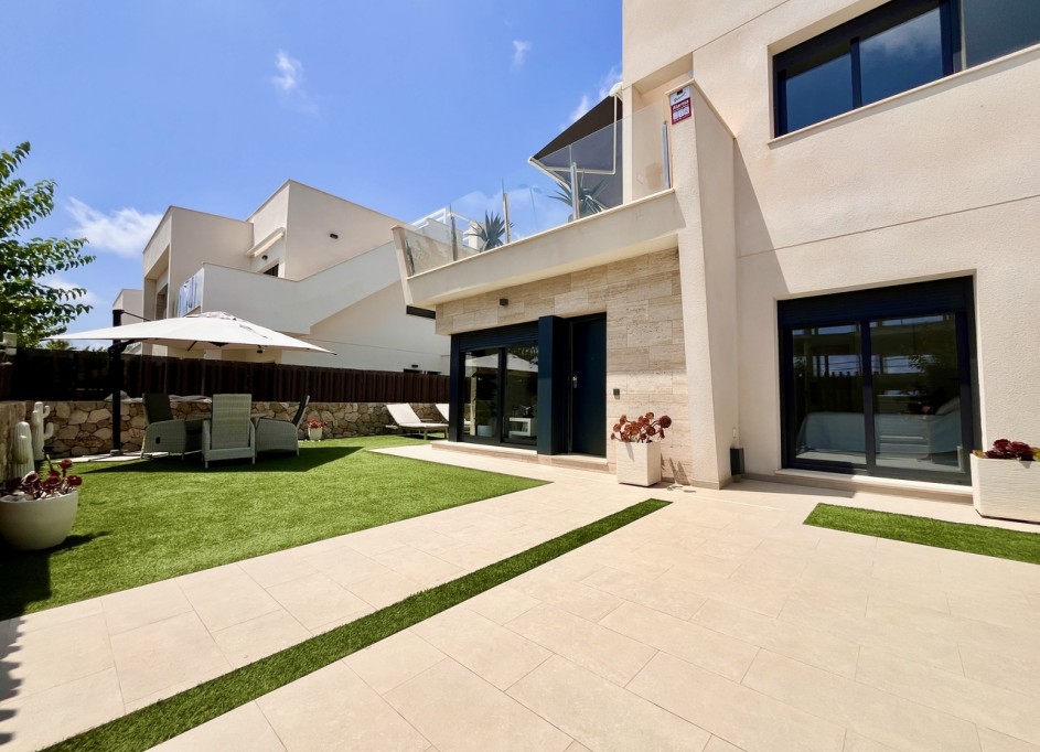 Sale - Detached Villa -
Torre de la Horadada