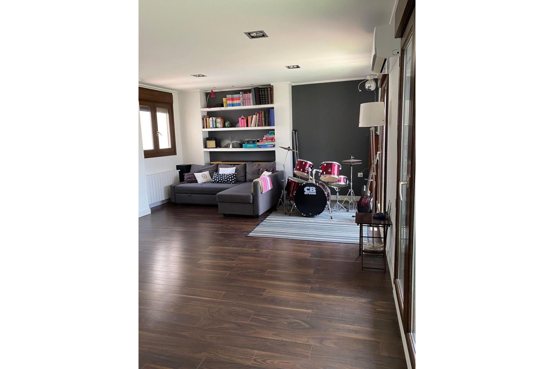 Sale - Detached Villa -
Torrevieja - Centro - Muelle Pesquero