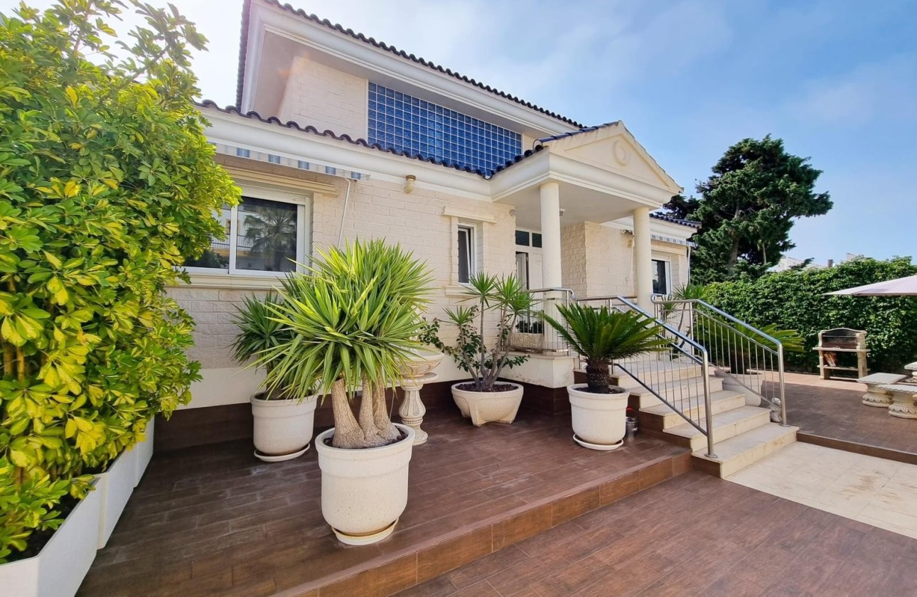 Sale - Detached Villa -
Torrevieja - Costa Blanca