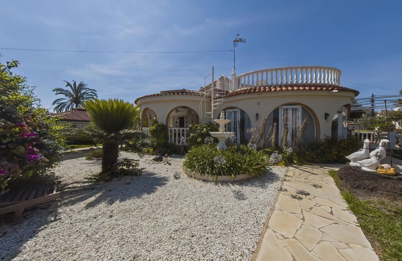Sale - Detached Villa -
Torrevieja - Costa Blanca