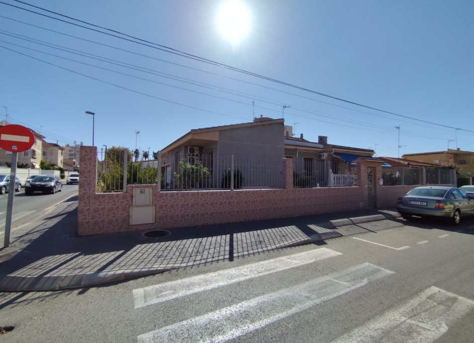 Sale - Detached Villa -
Torrevieja - Estacion de autobuses