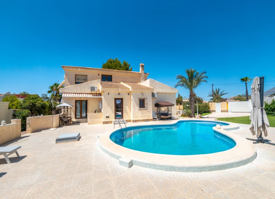 Sale - Detached Villa -
Torrevieja - La Siesta - El Salado - Torreta