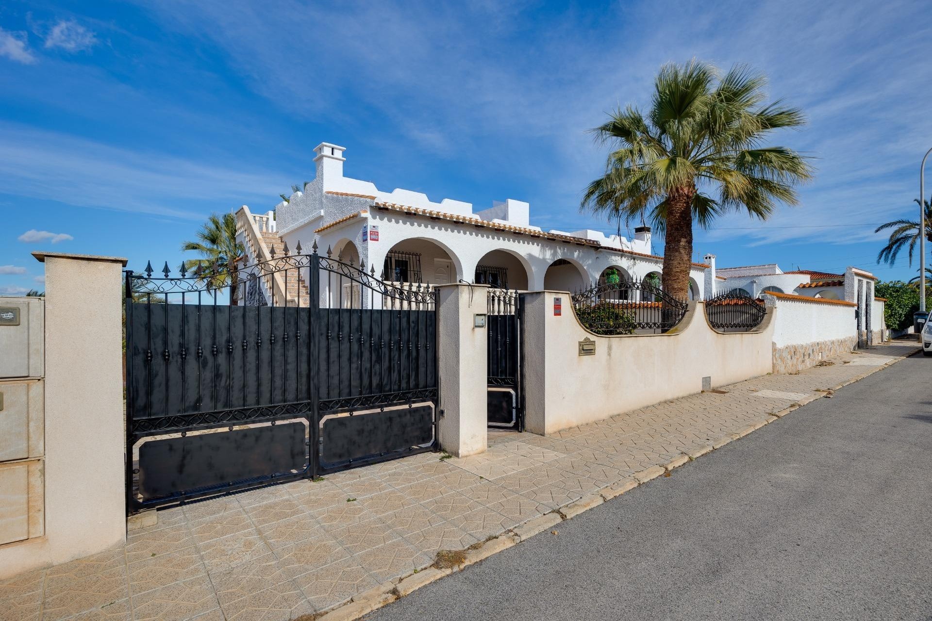Sale - Detached Villa -
Torrevieja - La Siesta - El Salado - Torreta