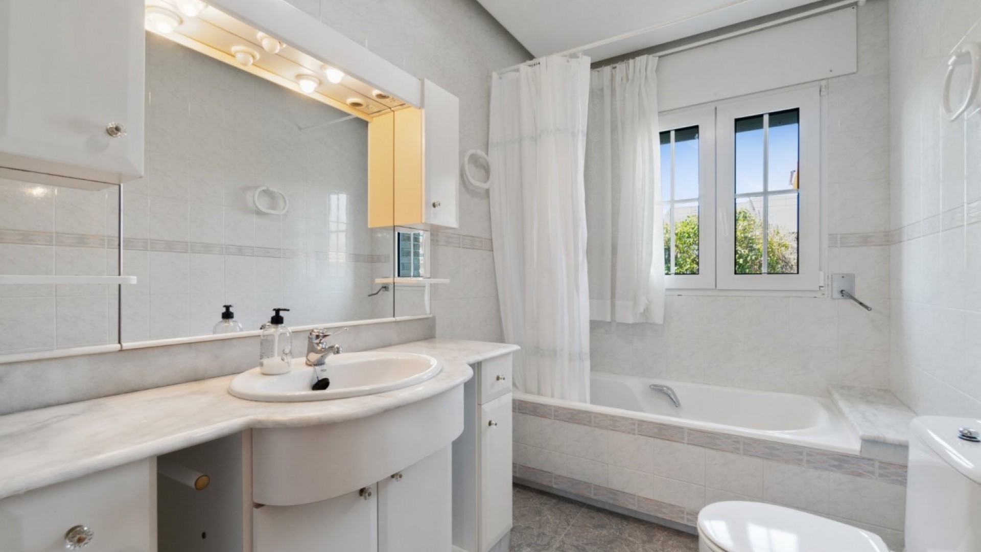 Sale - Detached Villa -
Torrevieja - La veleta