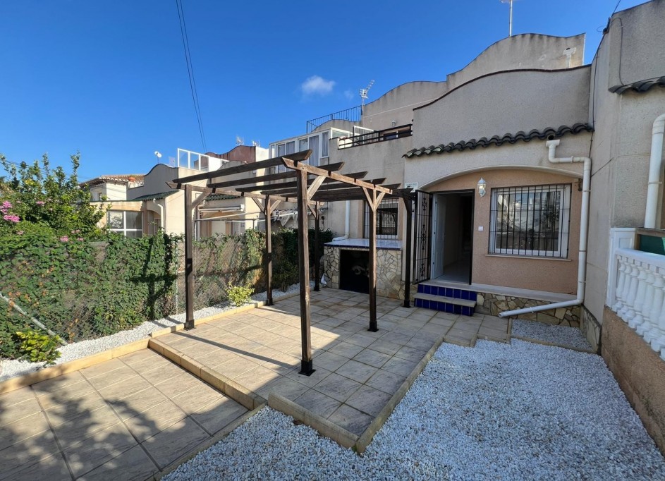 Sale - Detached Villa -
Torrevieja - Lago Jardín II
