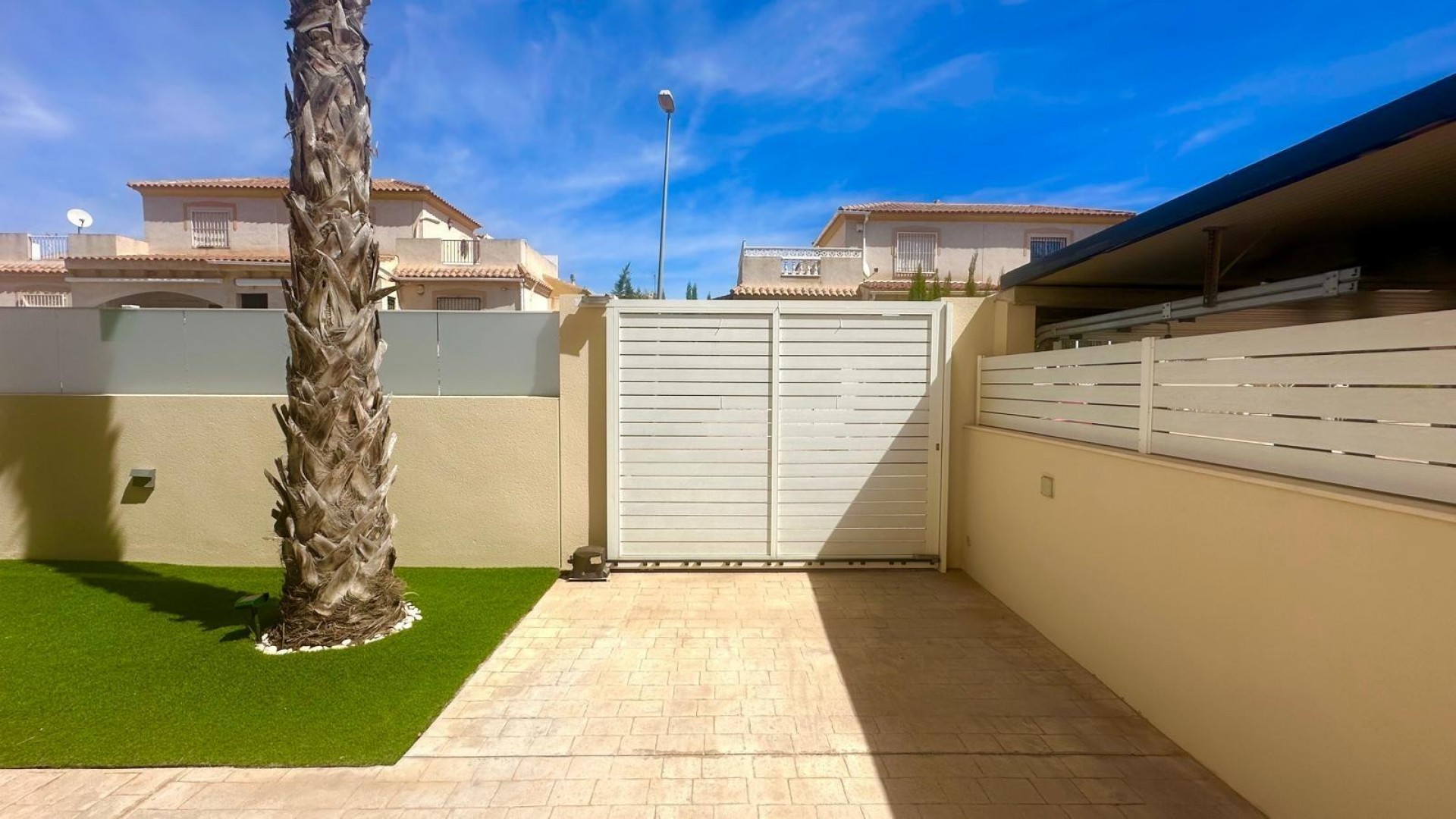 Sale - Detached Villa -
Torrevieja - Miramar - Torre del Moro