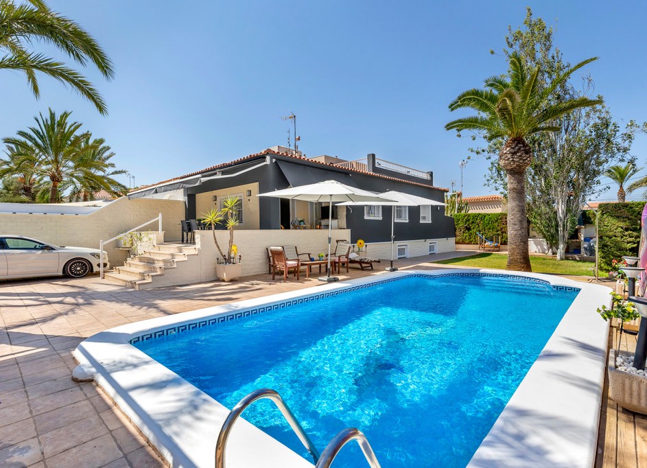 Sale - Detached Villa -
Torrevieja - Rocio del mar