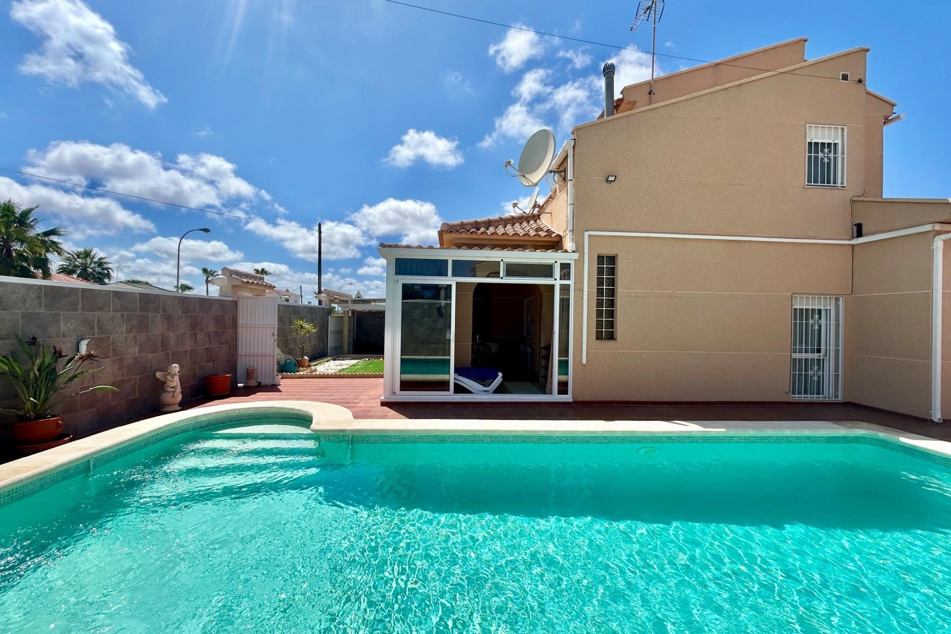Sale - Detached Villa -
Torrevieja - San Luis