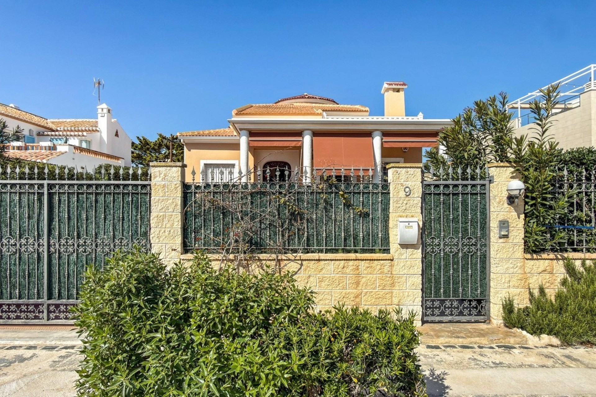 Sale - Detached Villa -
Torrevieja - Torrelamata - La Mata