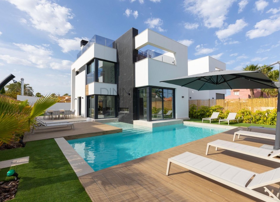 Sale - Detached Villa -
Torrevieja - Torreta florida