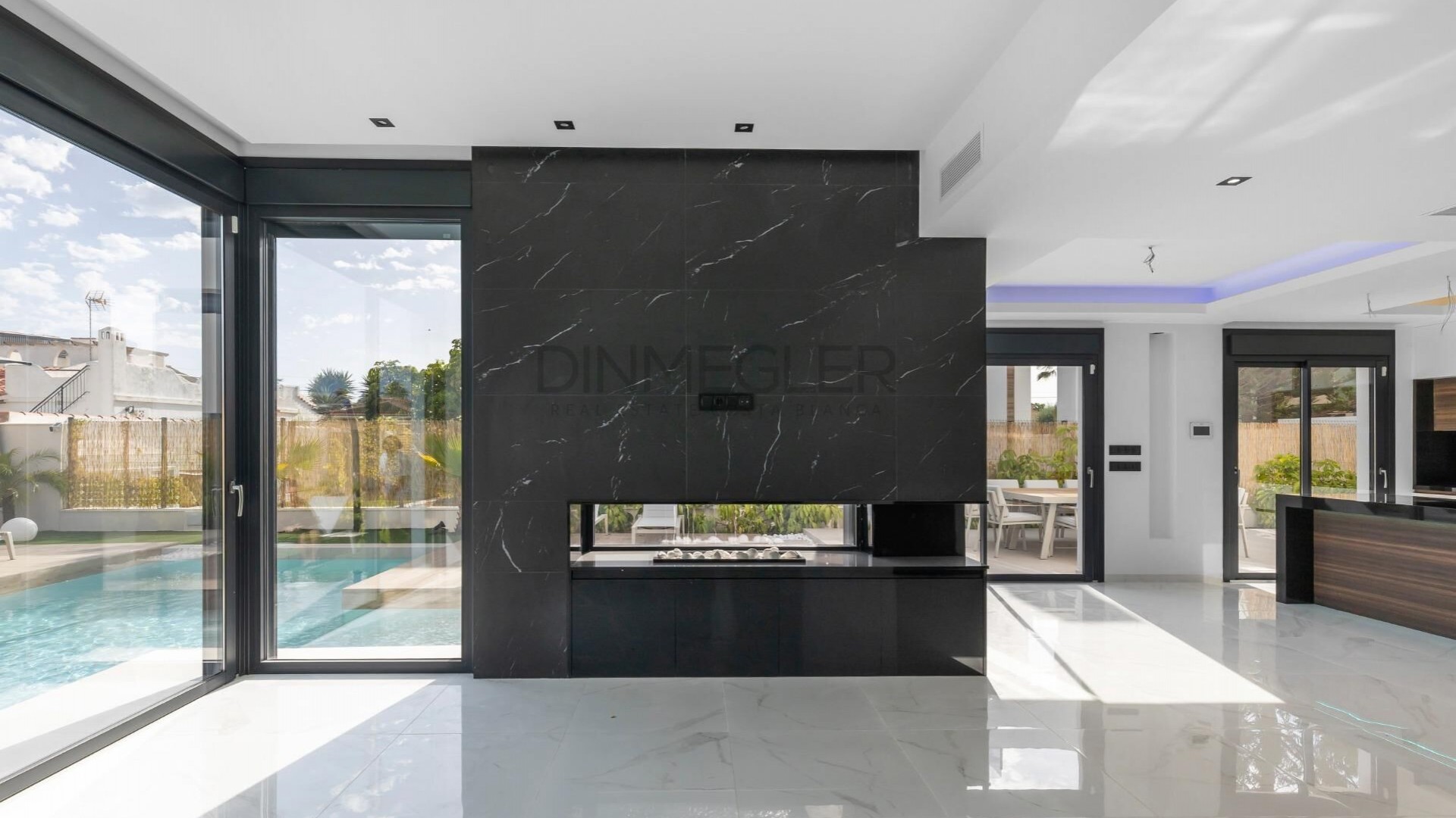 Sale - Detached Villa -
Torrevieja - Torreta florida