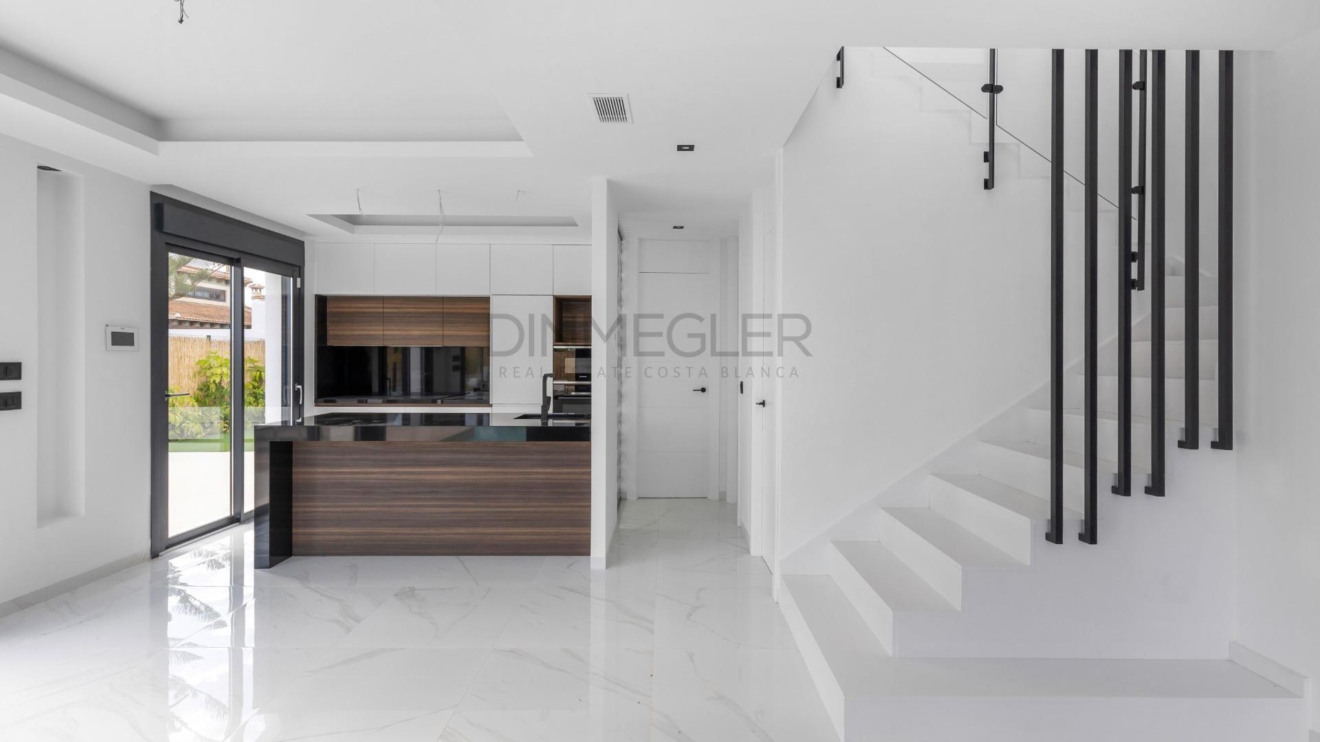 Sale - Detached Villa -
Torrevieja - Torreta florida