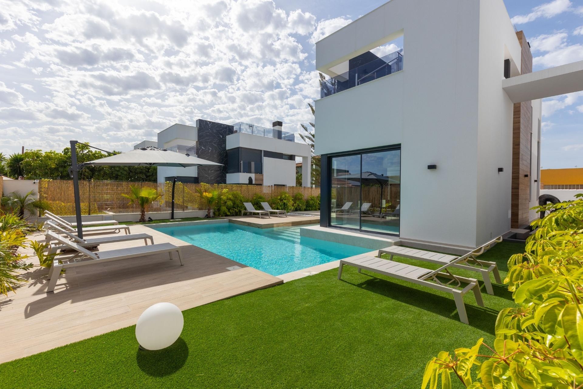 Sale - Detached Villa -
Torrevieja - Torreta florida