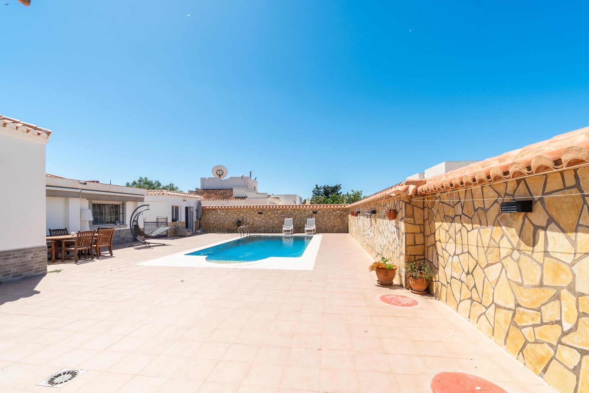 Sale - Detached Villa -
Torrevieja - Torreta florida