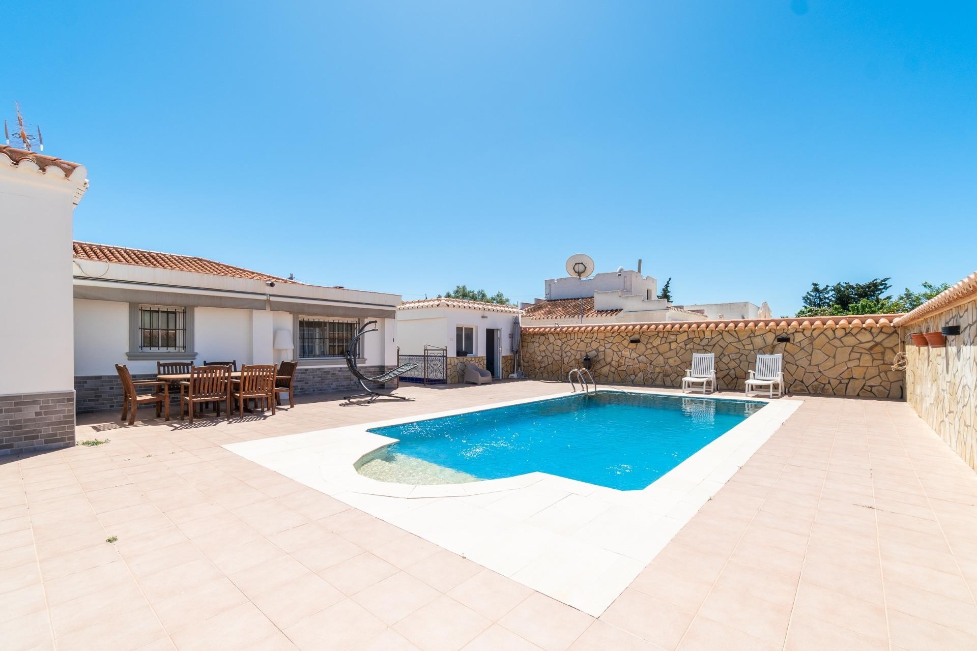 Sale - Detached Villa -
Torrevieja - Torreta florida