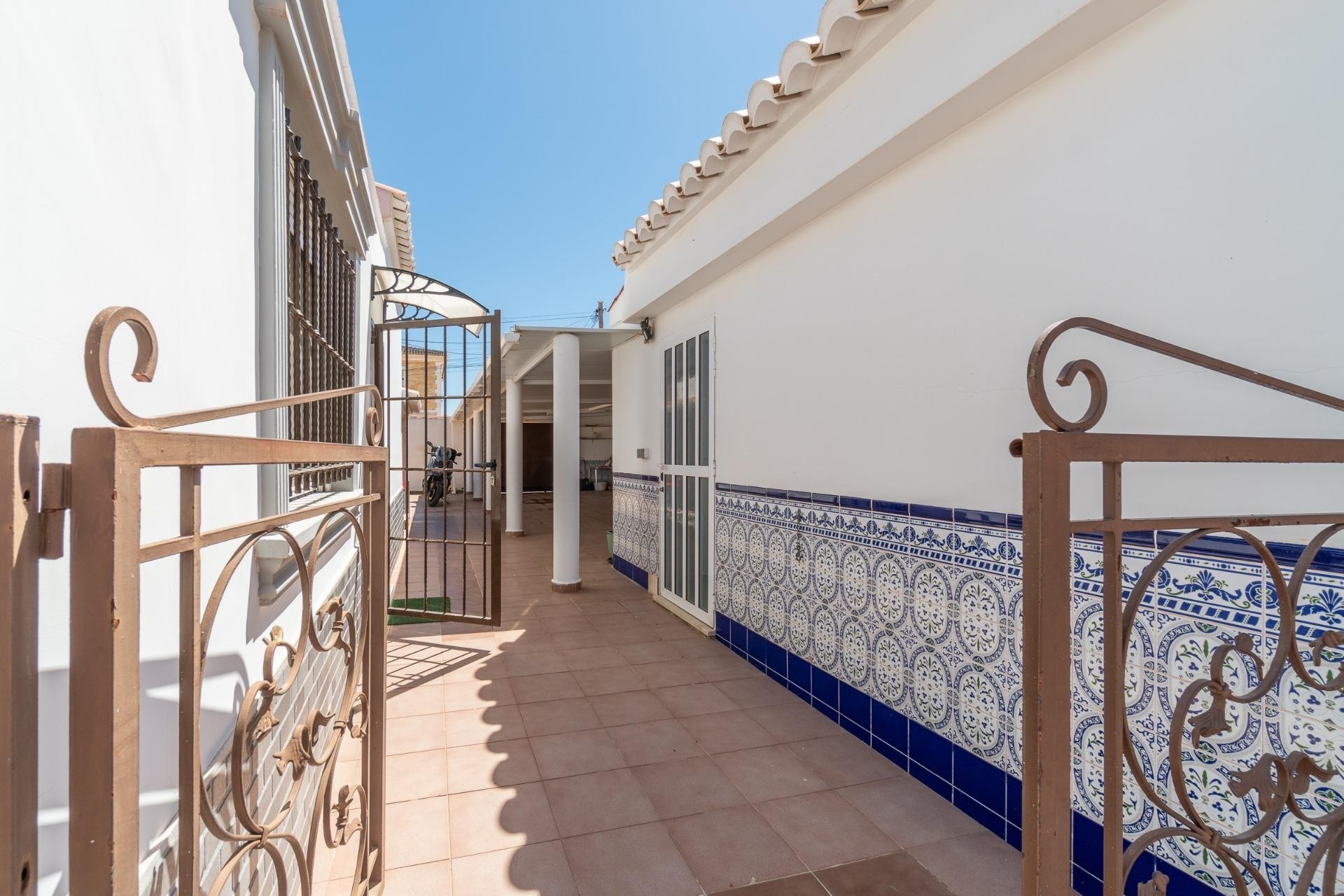 Sale - Detached Villa -
Torrevieja - Torreta florida