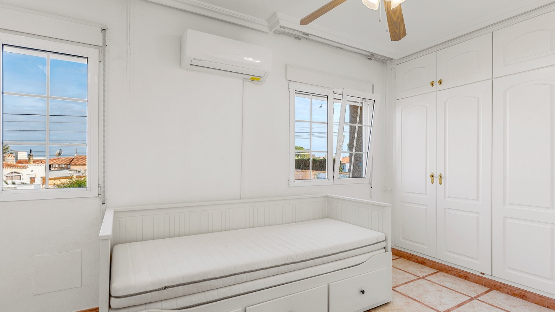 Sale - Detached Villa -
Torrevieja