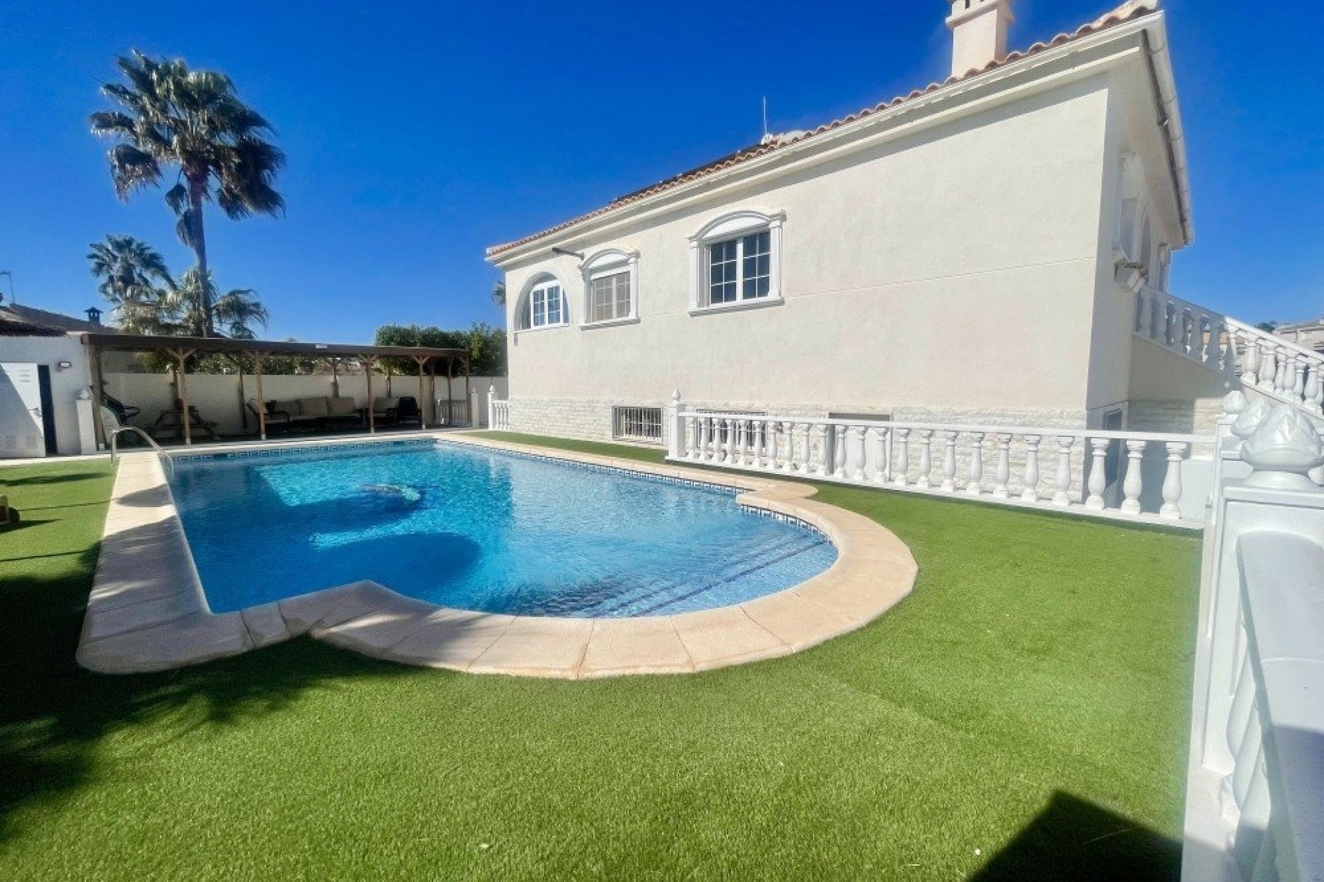 Sale - Detached Villa -
Urb. La Marina - Inland