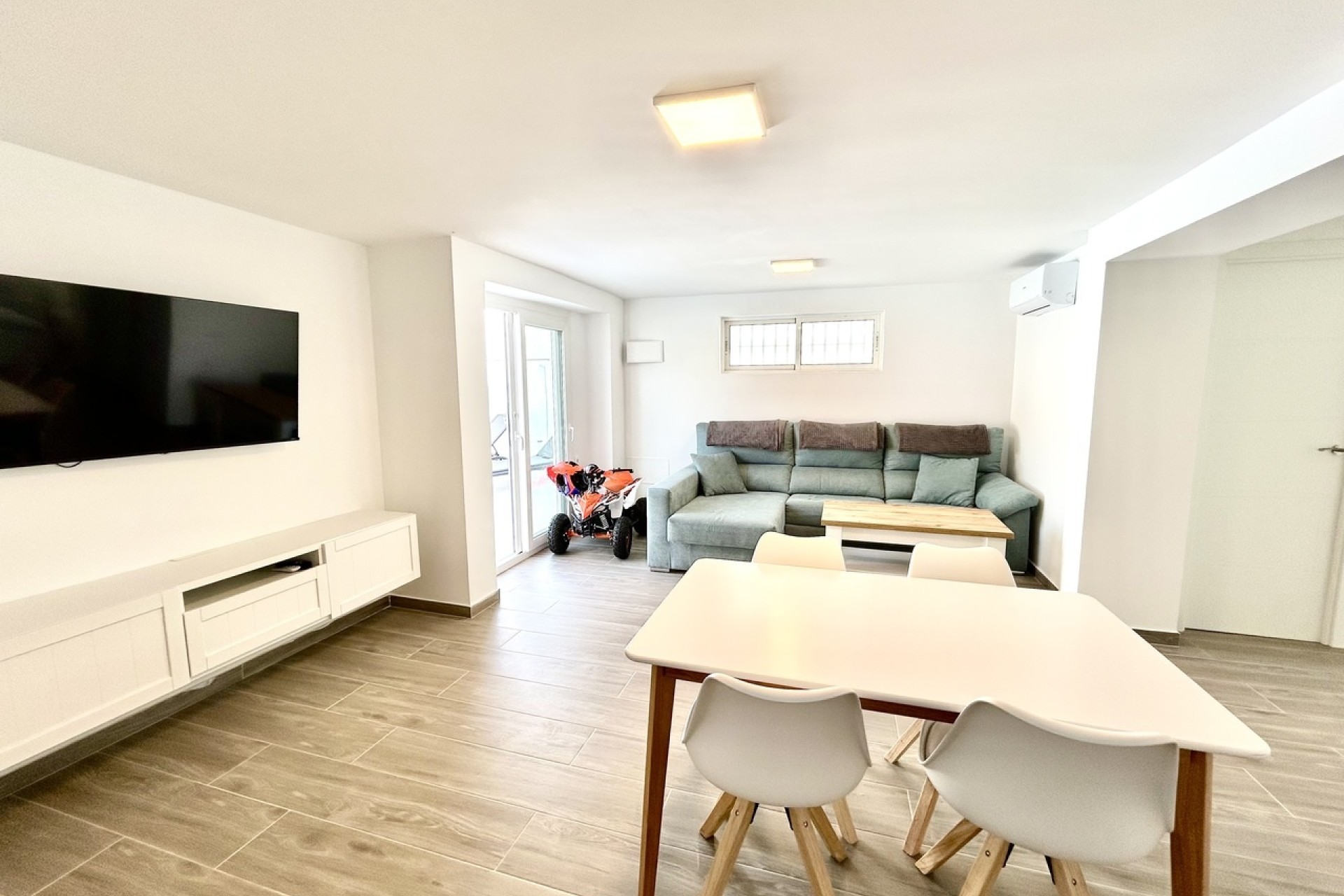 Sale - Detached Villa -
Villamartín - Costa Blanca