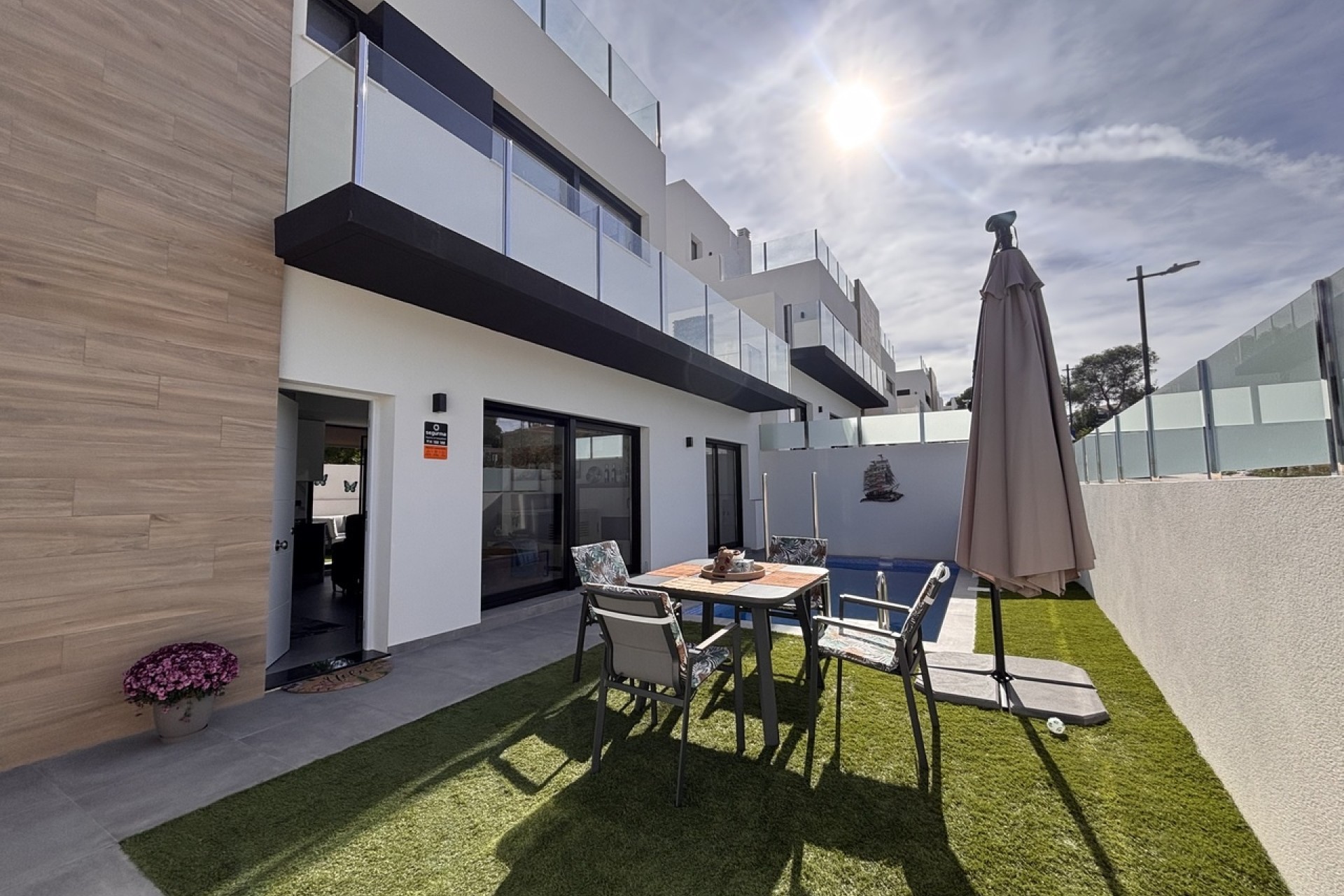 Sale - Detached Villa -
Villamartín - Costa Blanca