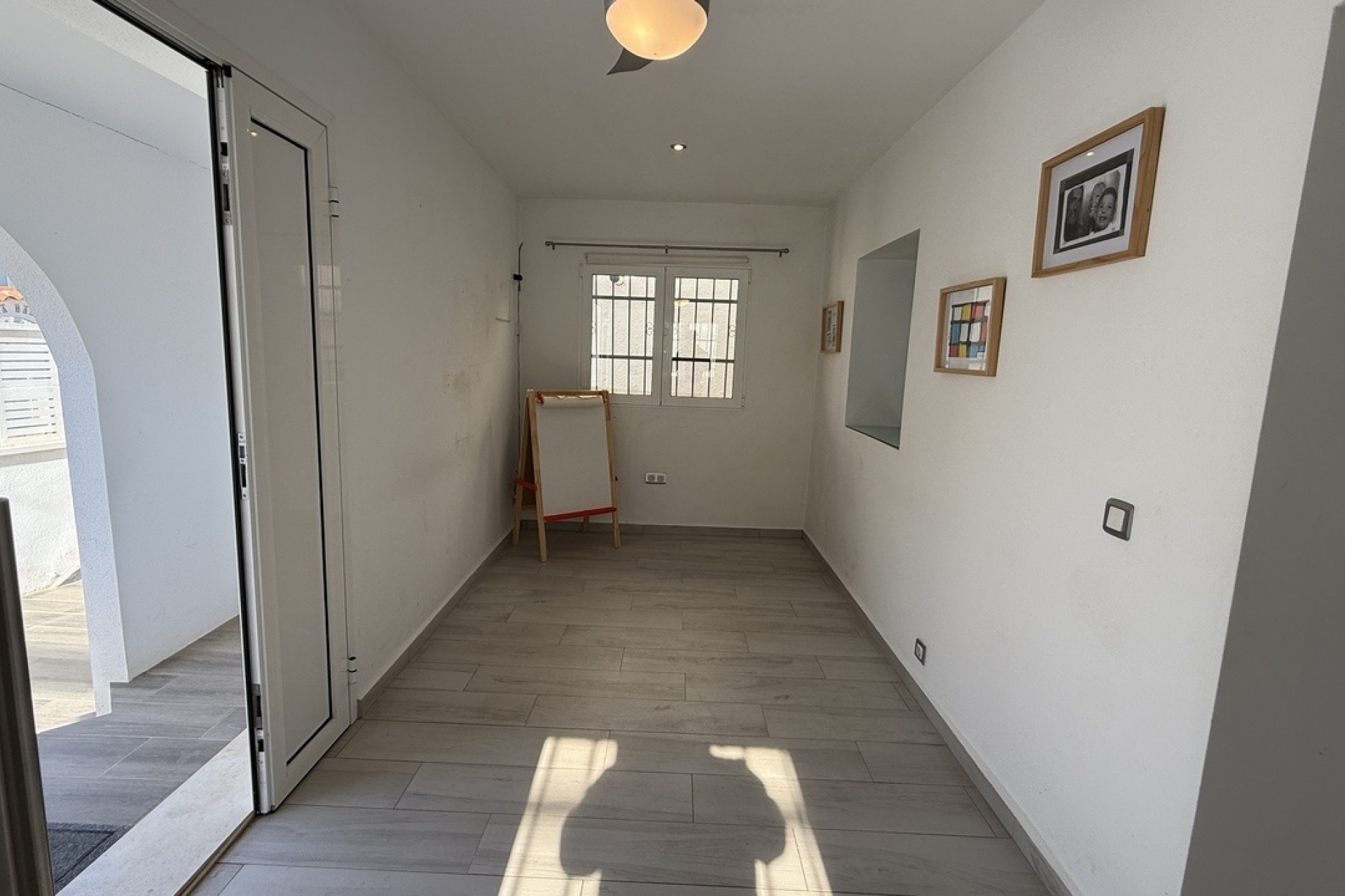Sale - Detached Villa -
Villamartín - Costa Blanca