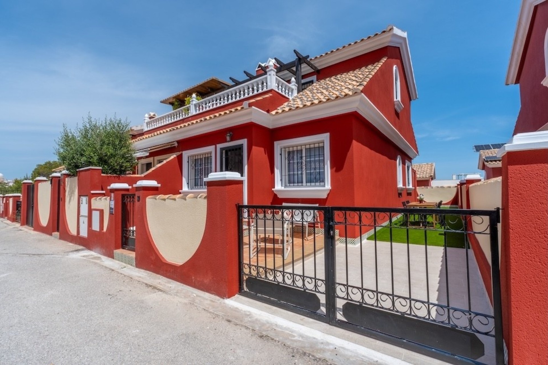 Sale - Detached Villa -
Villamartín - PAU 26