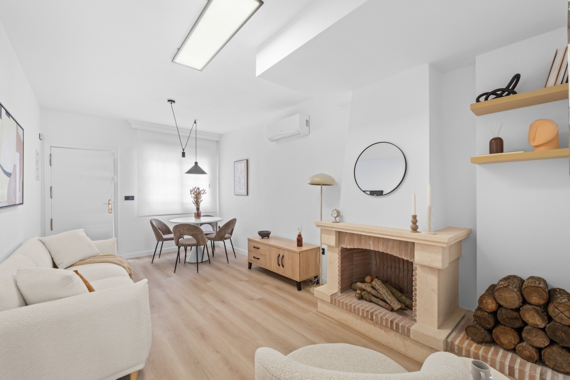 Sale - Detached Villa -
Villamartín - PAU 26