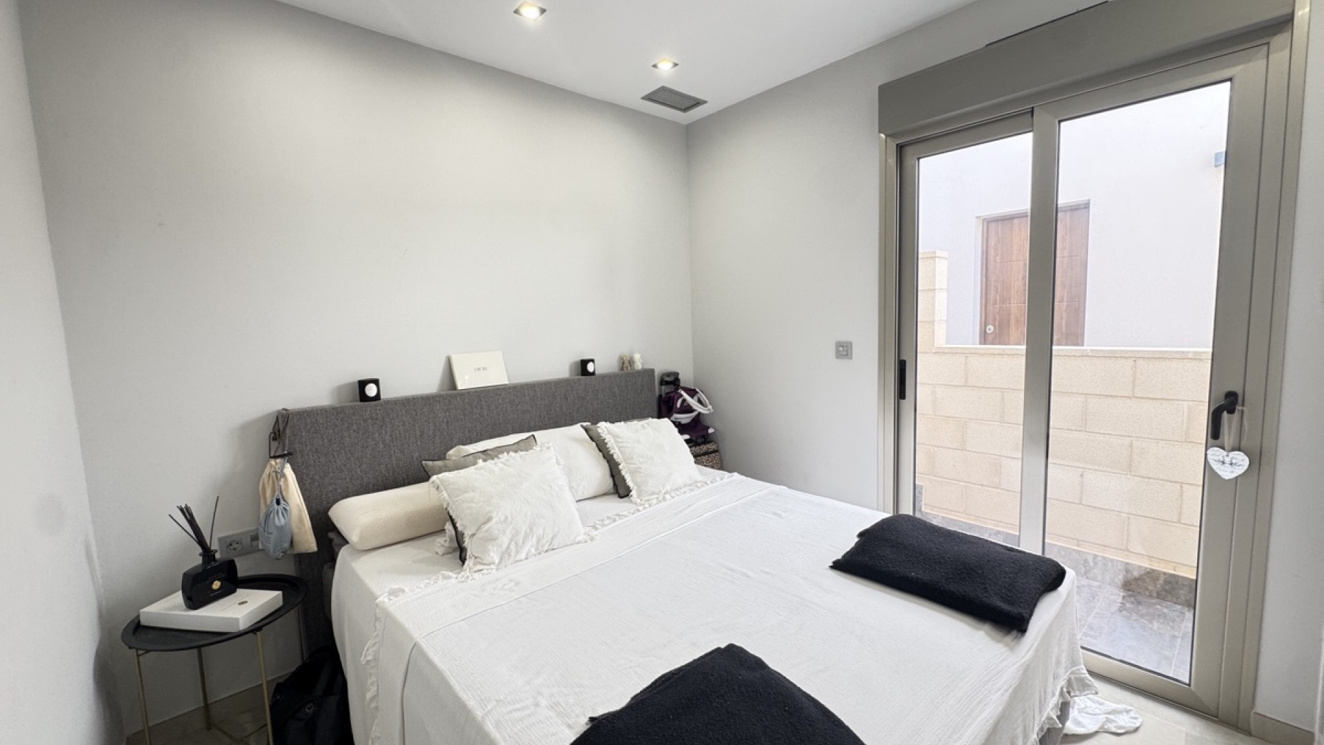 Sale - Detached Villa -
Villamartín - V