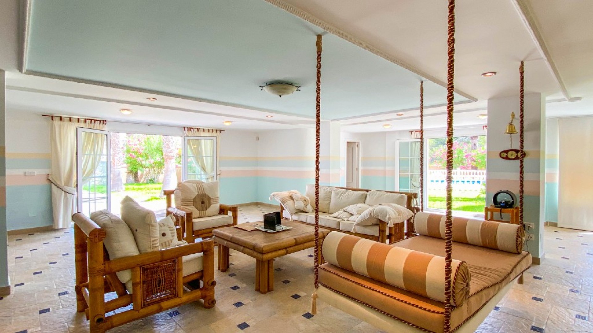 Sale - Detached Villa -
Villamartín - Villamartin