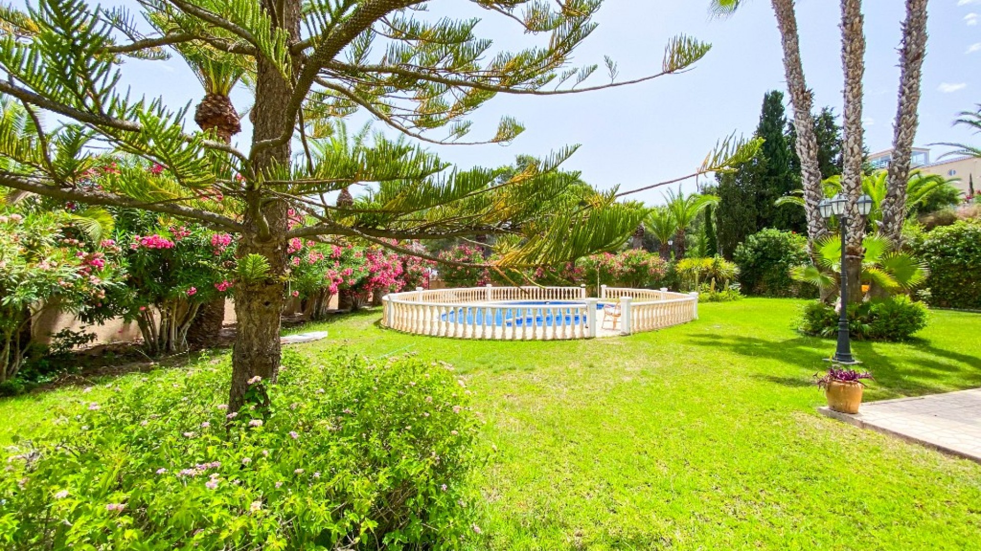 Sale - Detached Villa -
Villamartín - Villamartin