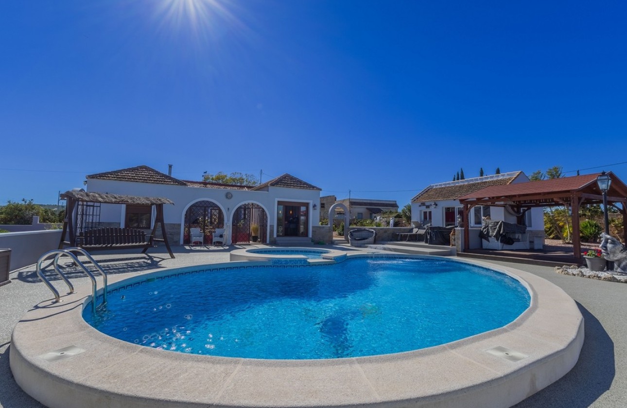Sale - Finca Country Property -
Jacarilla