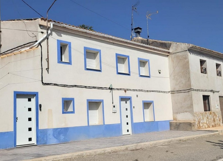 Sale - Finca Country Property -
Raspay