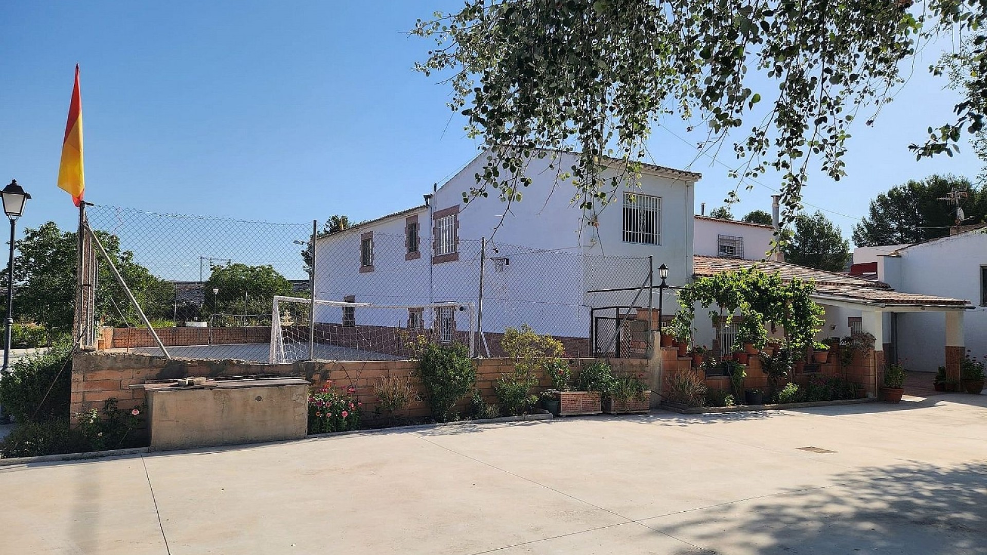 Sale - Finca Country Property -
Villena