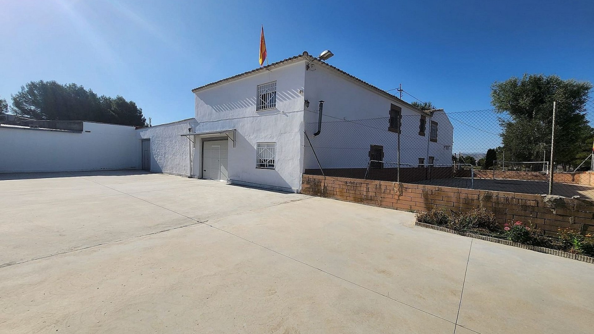 Sale - Finca Country Property -
Villena