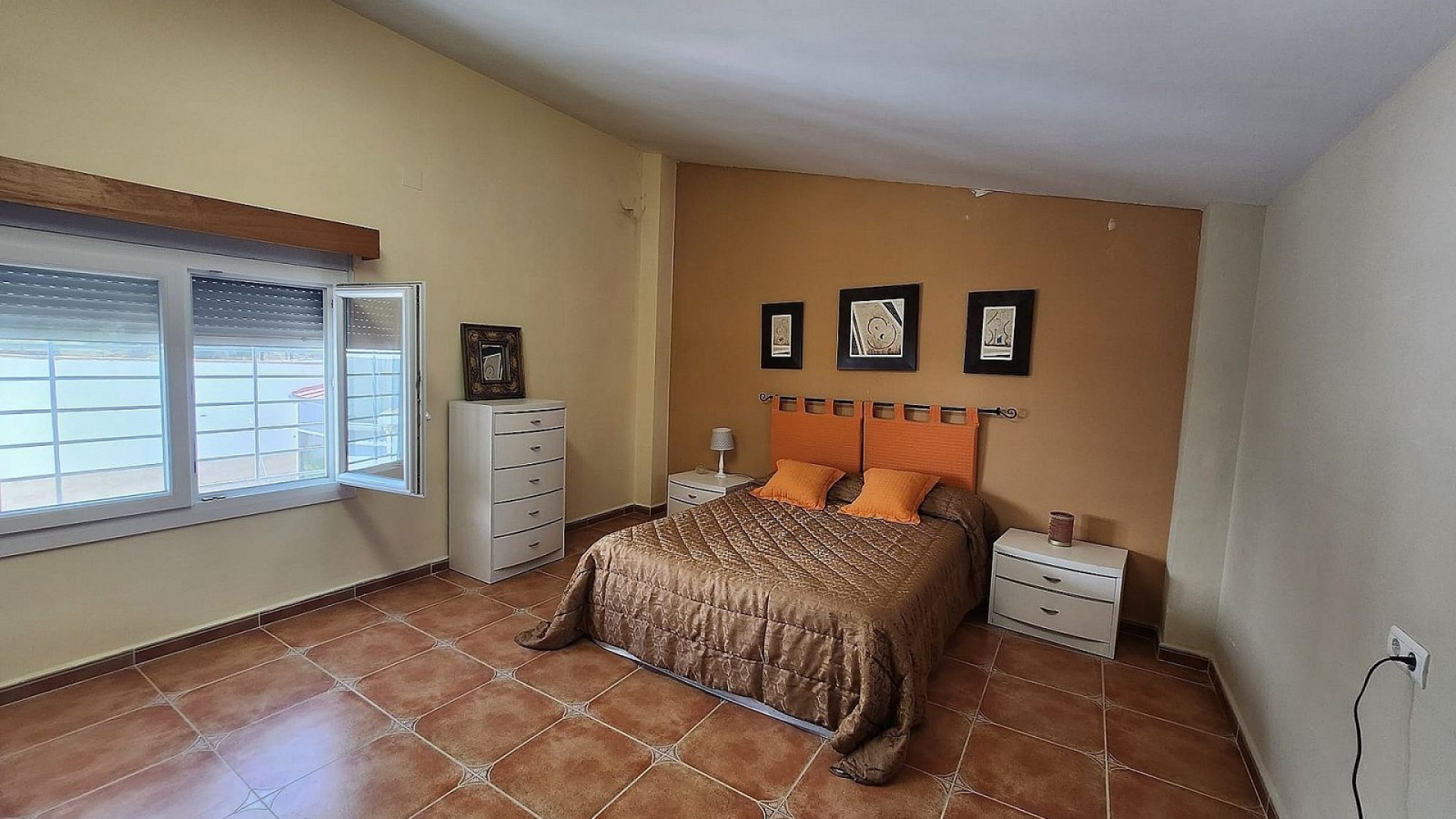 Sale - Finca Country Property -
Villena