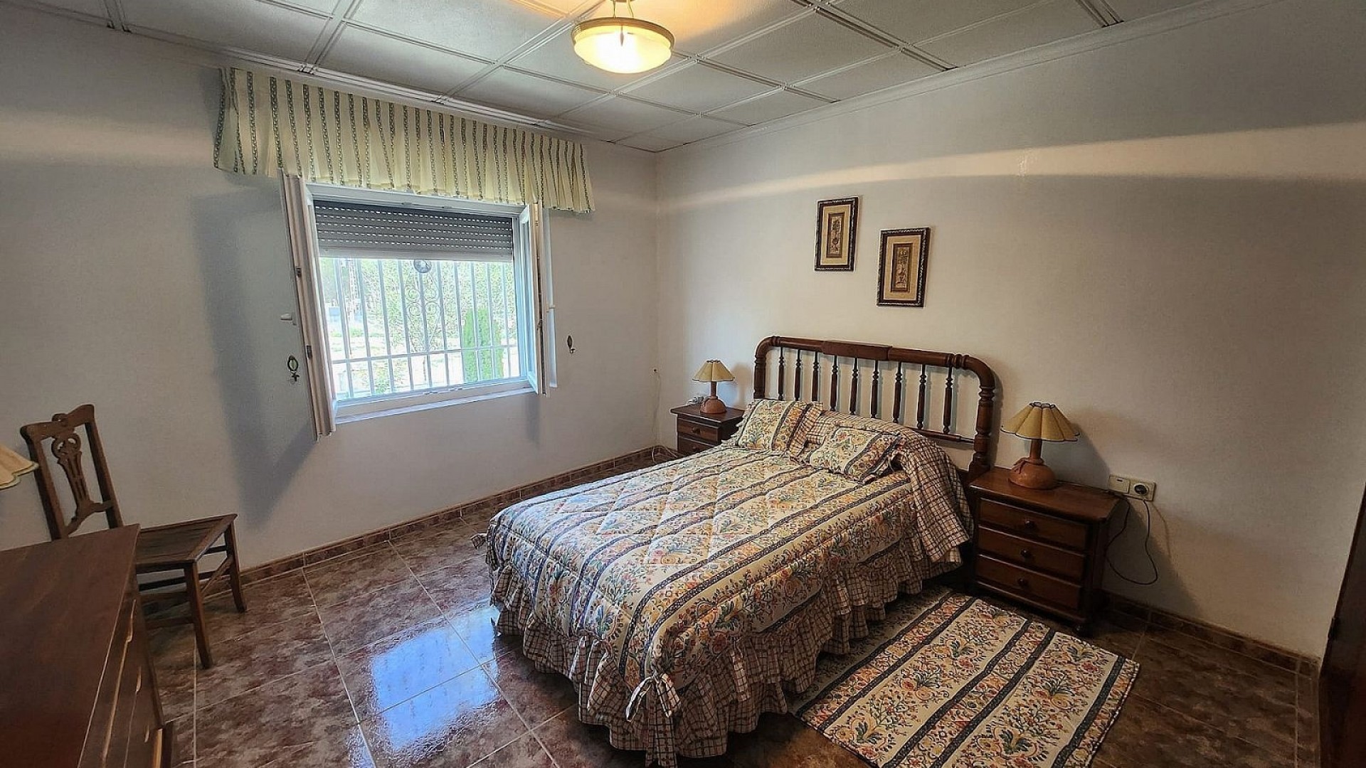 Sale - Finca Country Property -
Villena