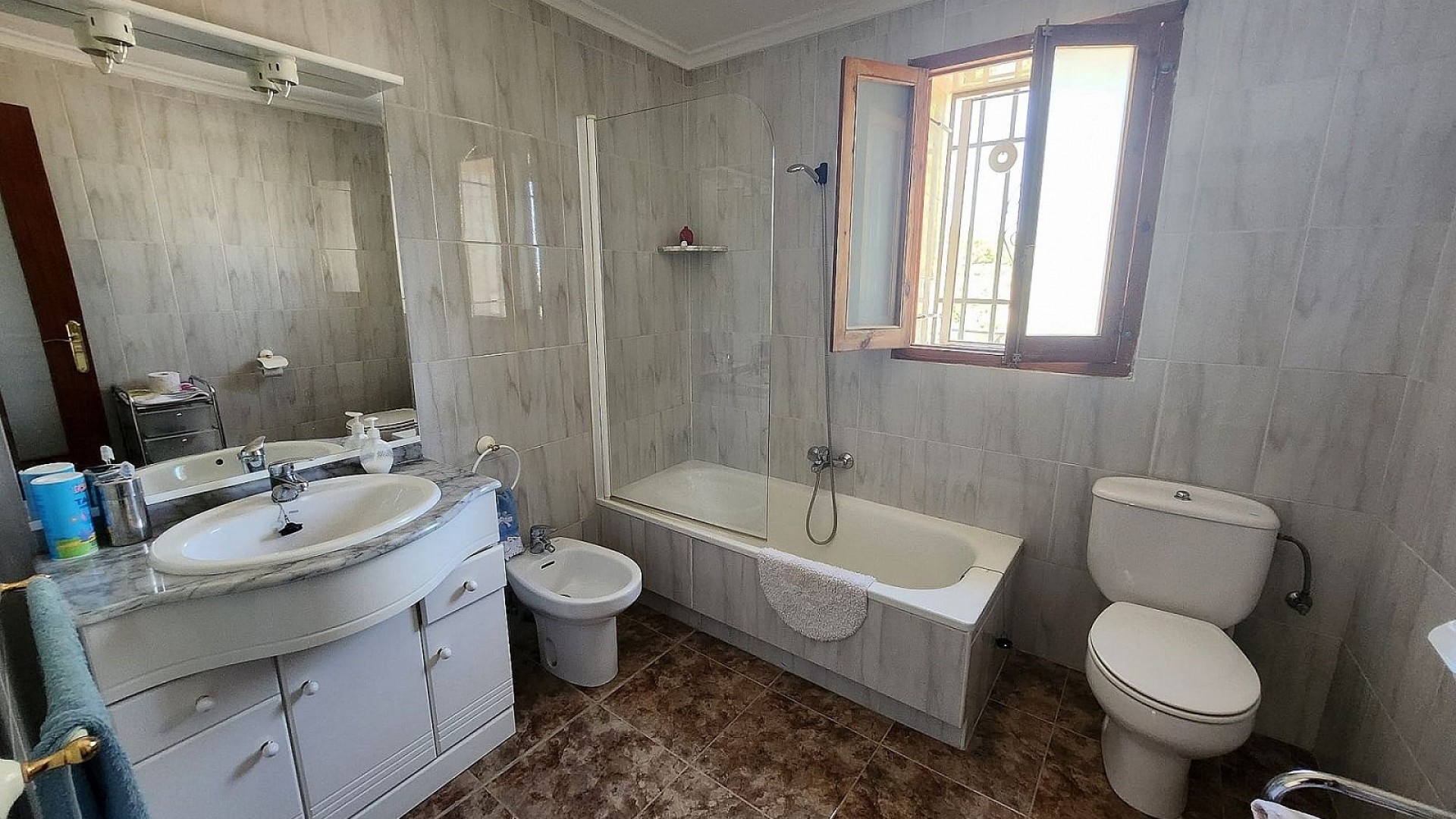 Sale - Finca Country Property -
Villena