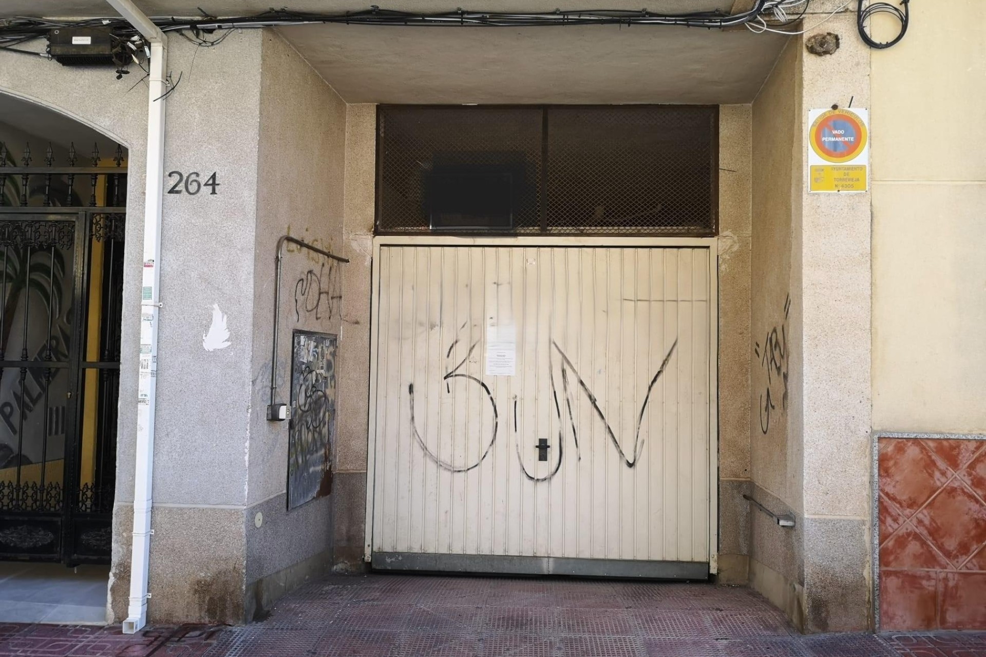 Sale - Garage -
Torrevieja - Playa de los Locos