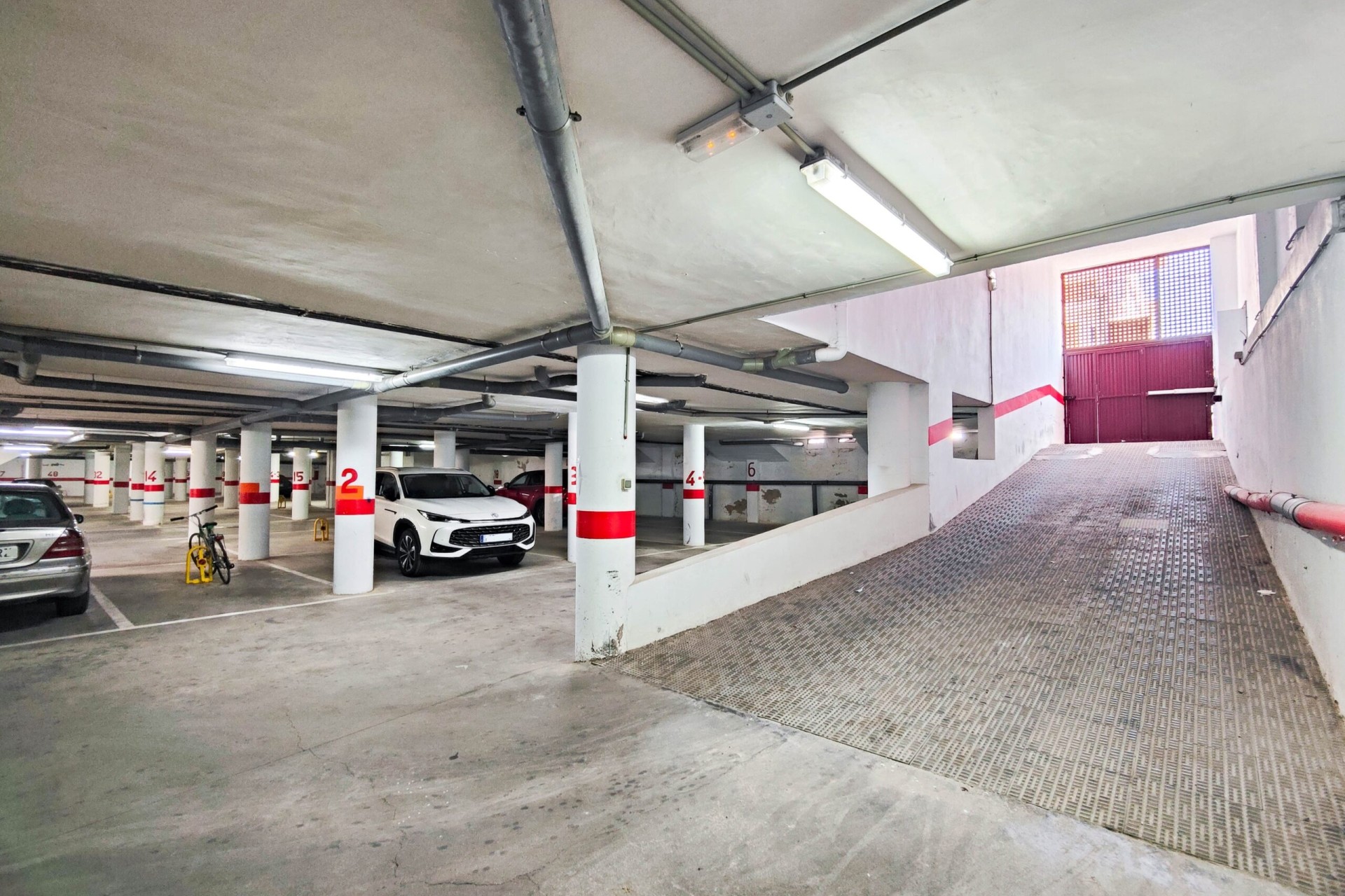 Sale - Garage -
Torrevieja - Playa del Cura