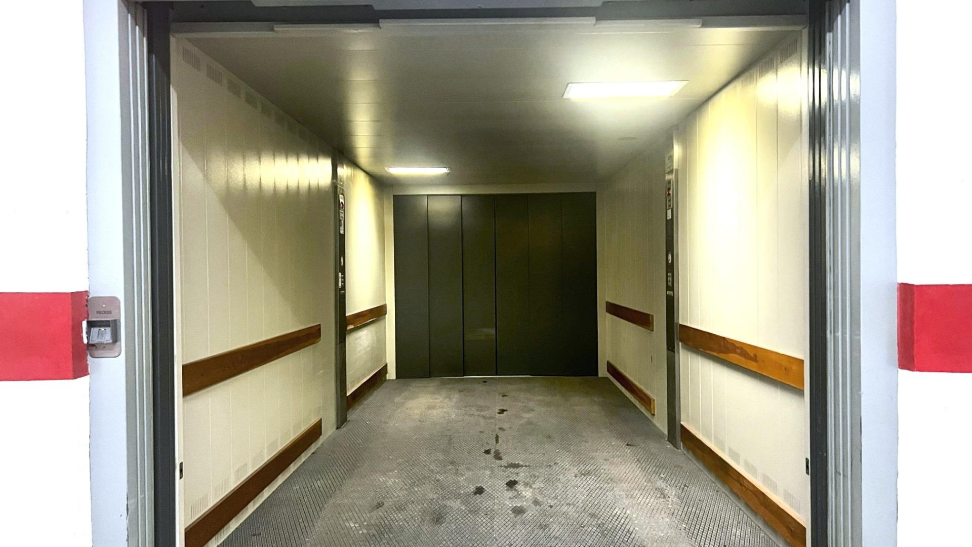 Sale - Garage -
Torrevieja - Playa del cura