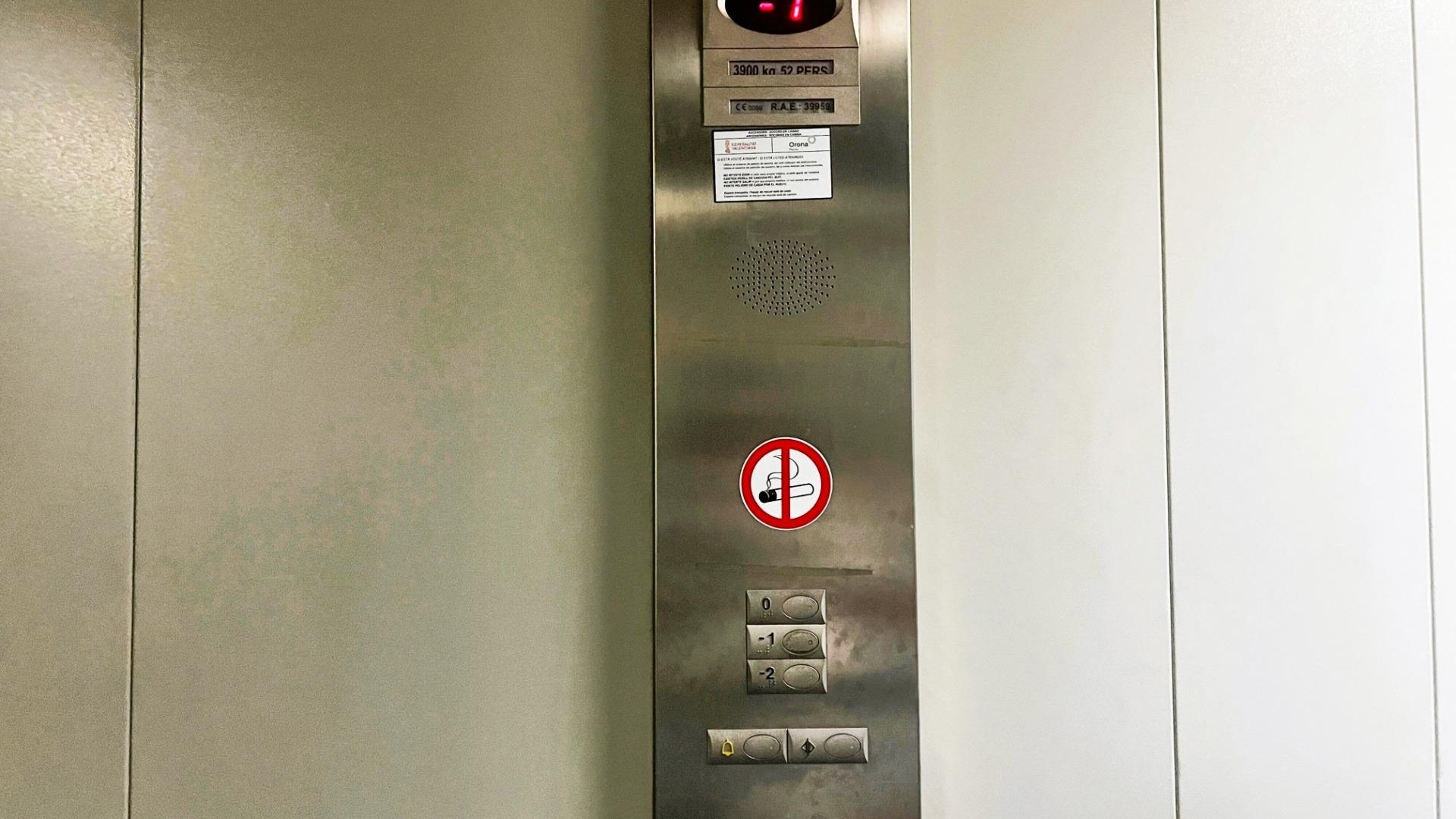 Sale - Garage -
Torrevieja - Playa del cura