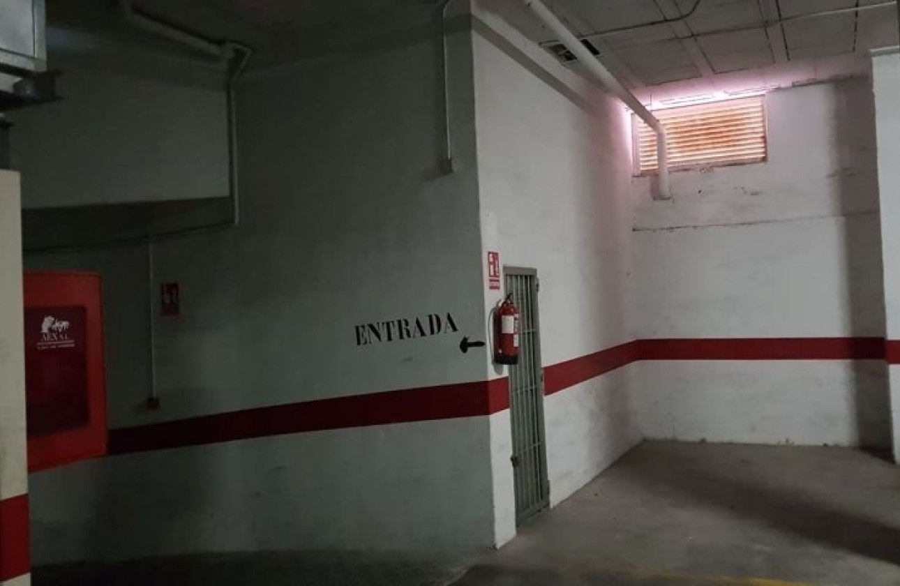 Sale - Garage -
Torrevieja