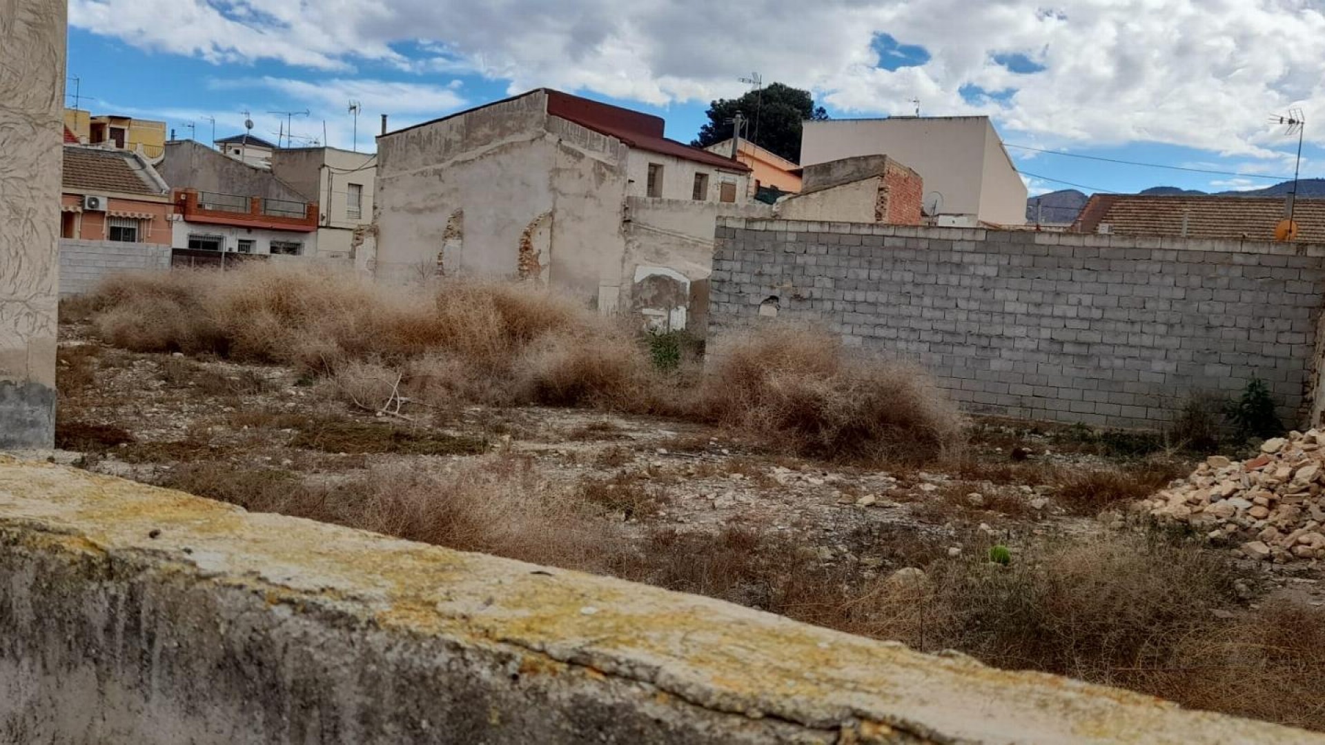 Sale - Plot Land -
Benferri - CENTRO