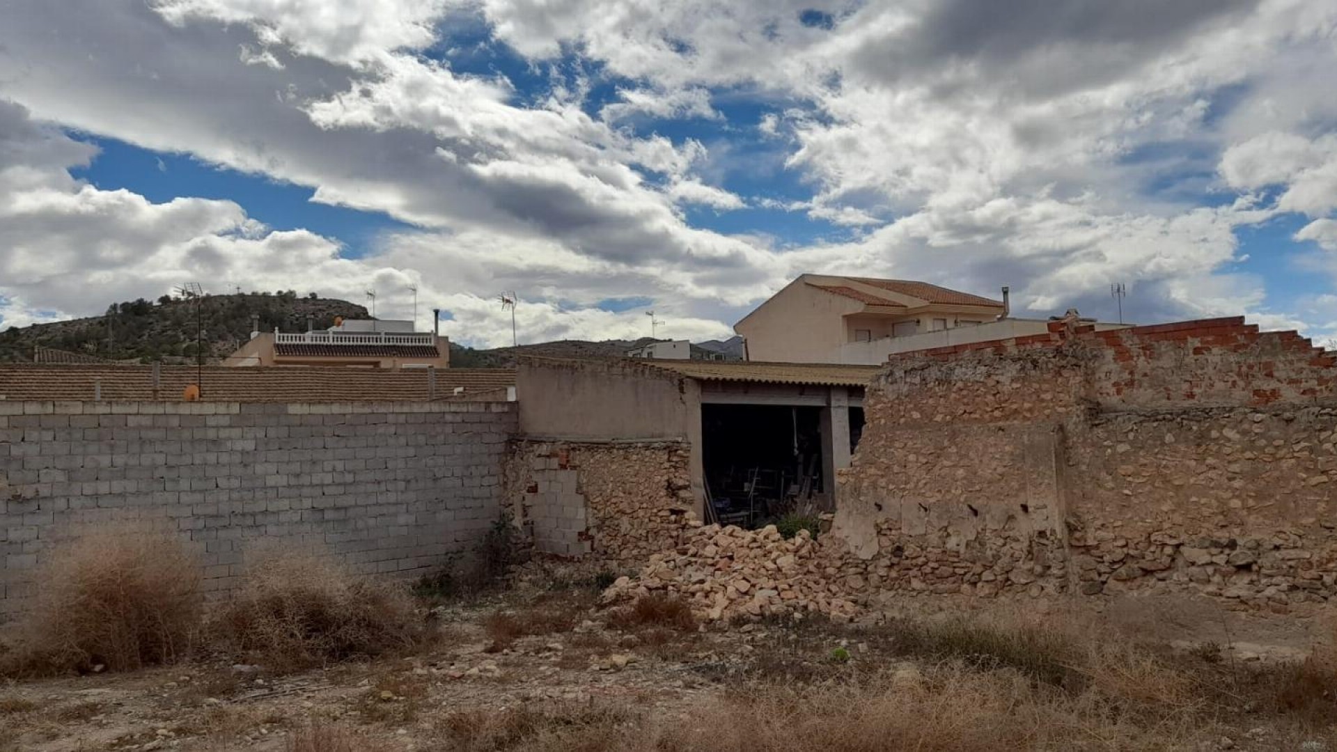 Sale - Plot Land -
Benferri - CENTRO