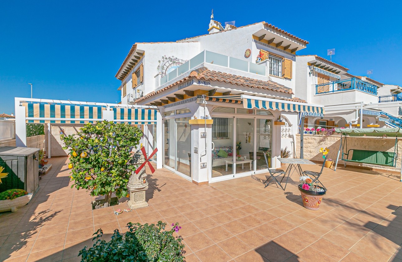 Sale - Semi Detached Villa -
Mil Palmeras - Riomar