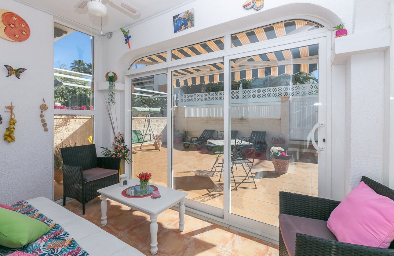 Sale - Semi Detached Villa -
Mil Palmeras - Riomar