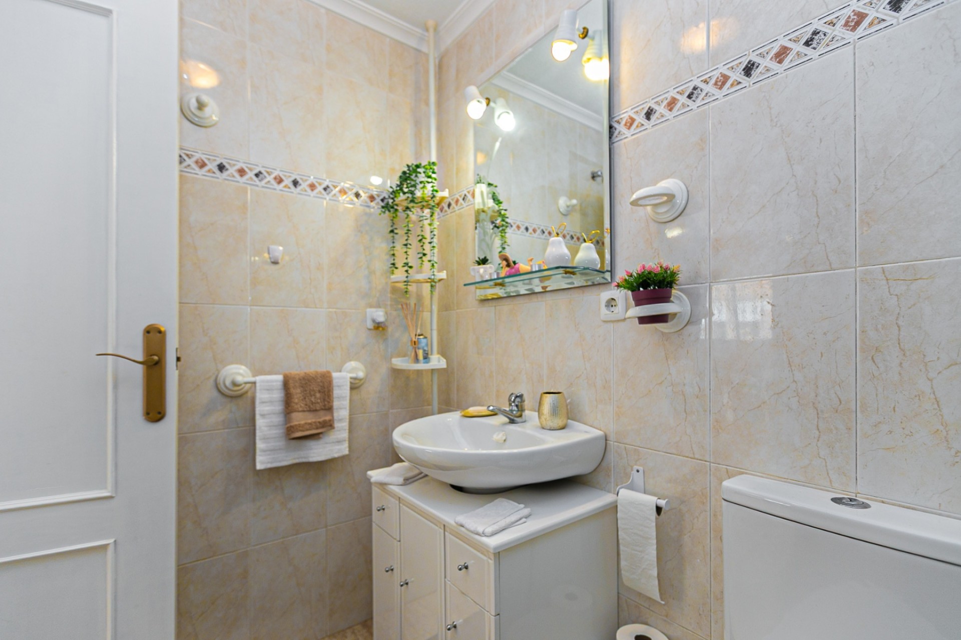 Sale - Semi Detached Villa -
Mil Palmeras - Riomar